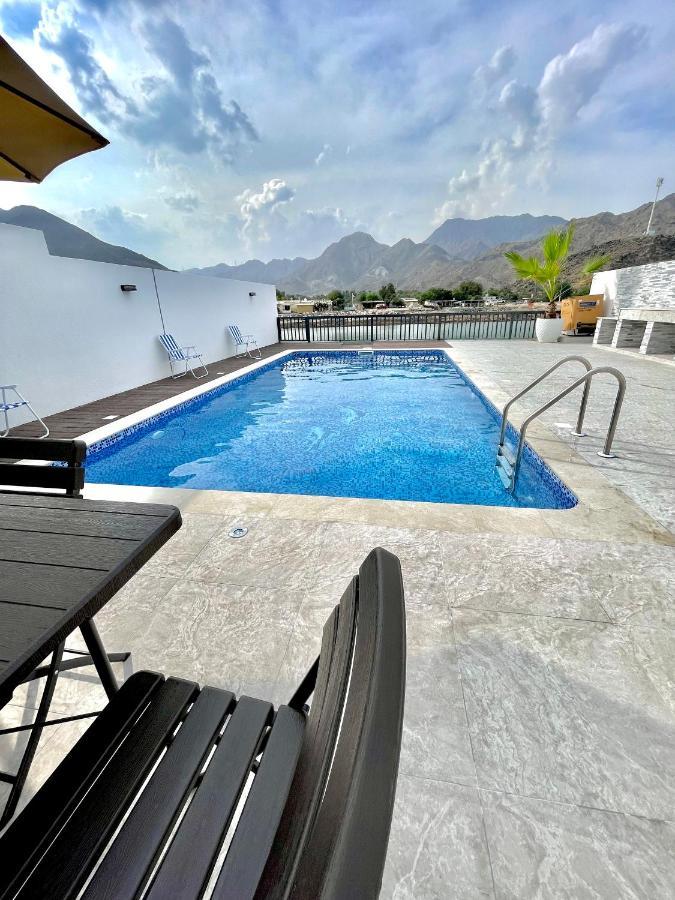 Iconic 4-Bedroom Villa With Pool In Fujairah Palm Exterior photo