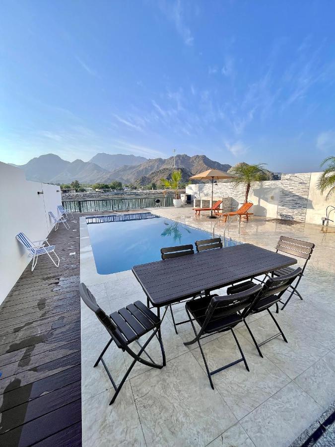 Iconic 4-Bedroom Villa With Pool In Fujairah Palm Exterior photo